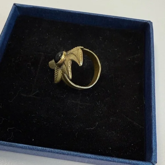 Gold Starfish Ring with Black Stone - Picture 5 of 10